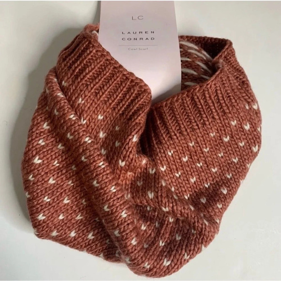 LC Lauren Conrad Withered Rose Heart Scarf & Mittens - Picture 5 of 7